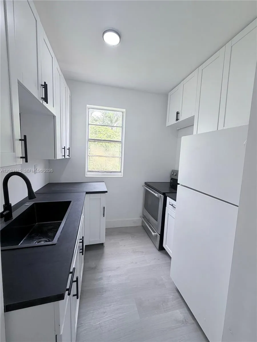 1560 SW 5th St #7 Miami, FL 33135