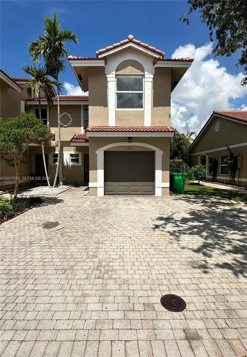5541 NW 90th Ter Sunrise, FL 33351