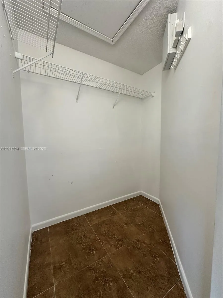 5541 NW 90th Ter Sunrise, FL 33351