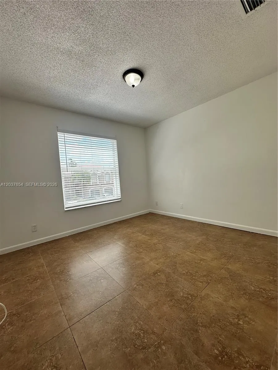 5541 NW 90th Ter Sunrise, FL 33351