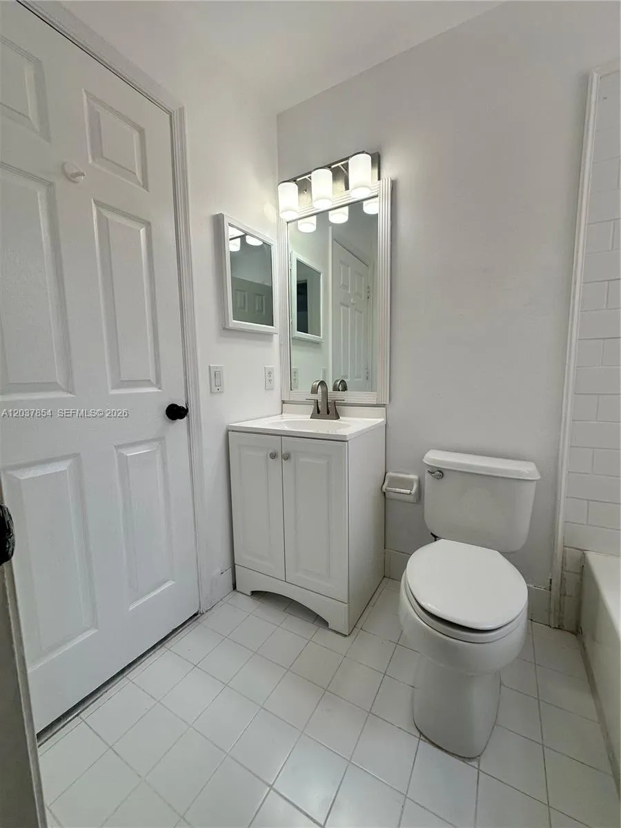 5541 NW 90th Ter Sunrise, FL 33351