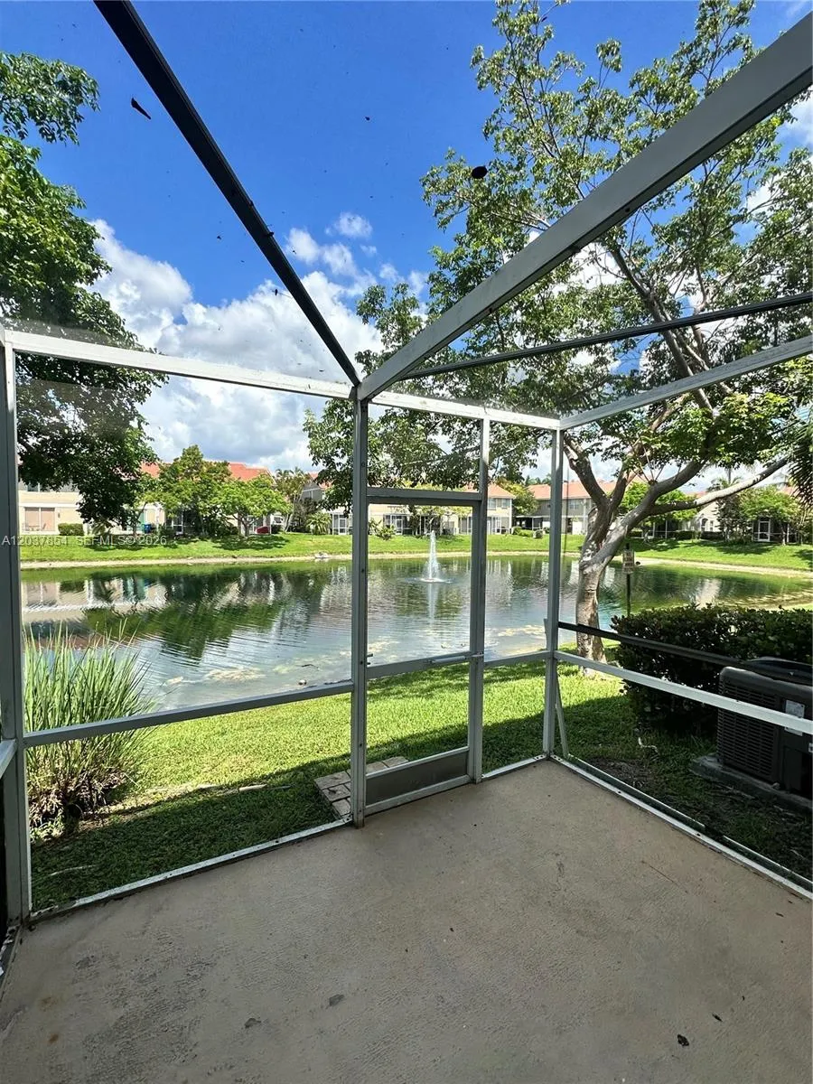 5541 NW 90th Ter Sunrise, FL 33351