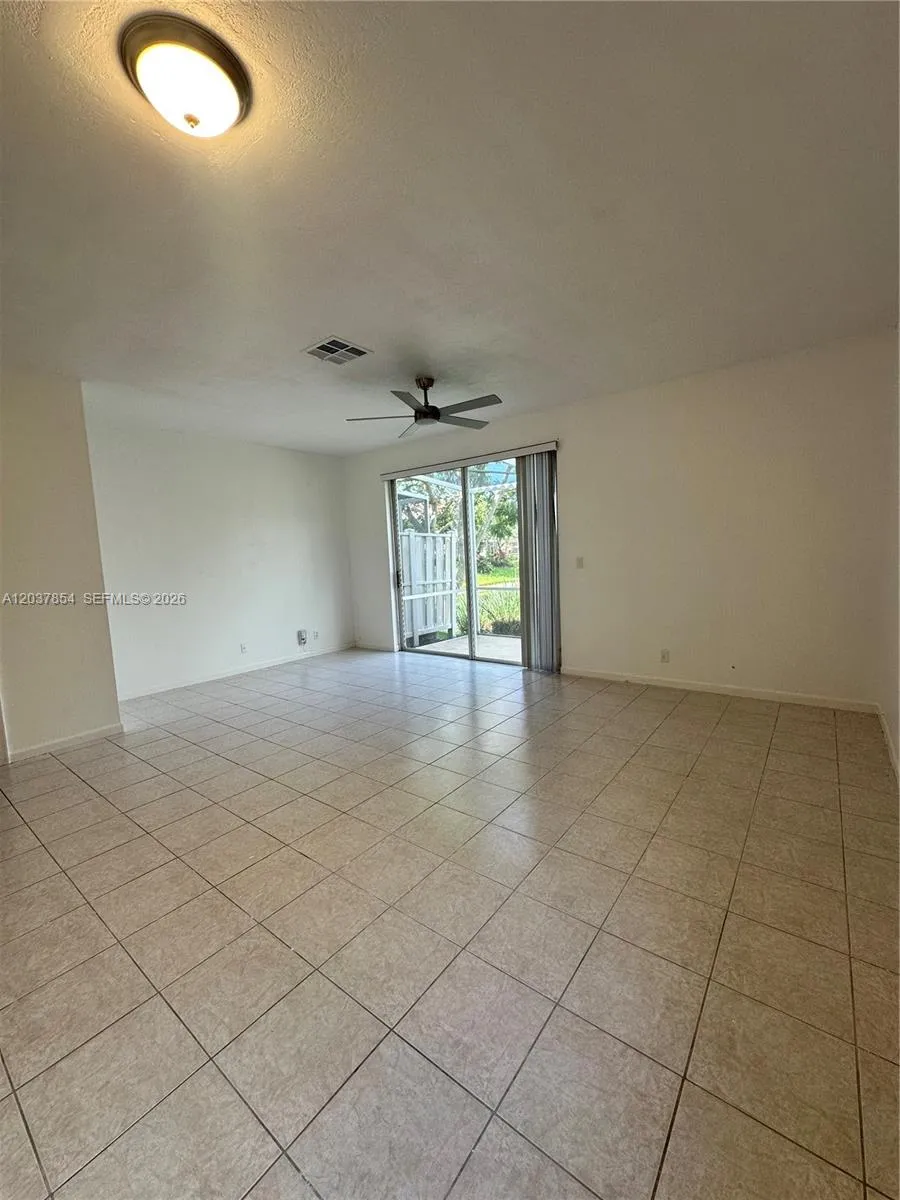 5541 NW 90th Ter Sunrise, FL 33351