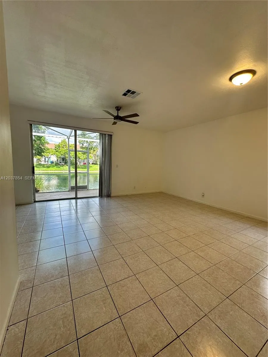 5541 NW 90th Ter Sunrise, FL 33351