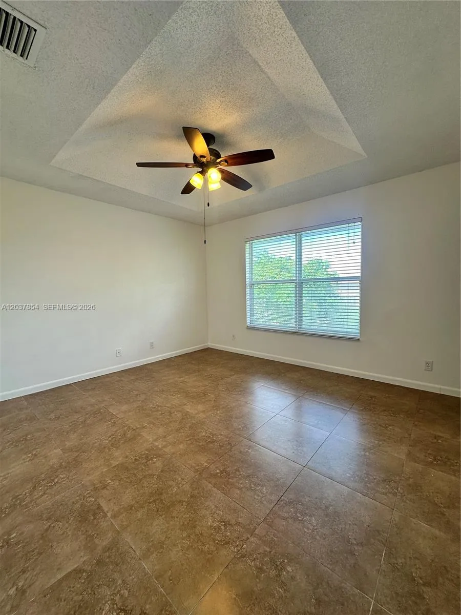 5541 NW 90th Ter Sunrise, FL 33351