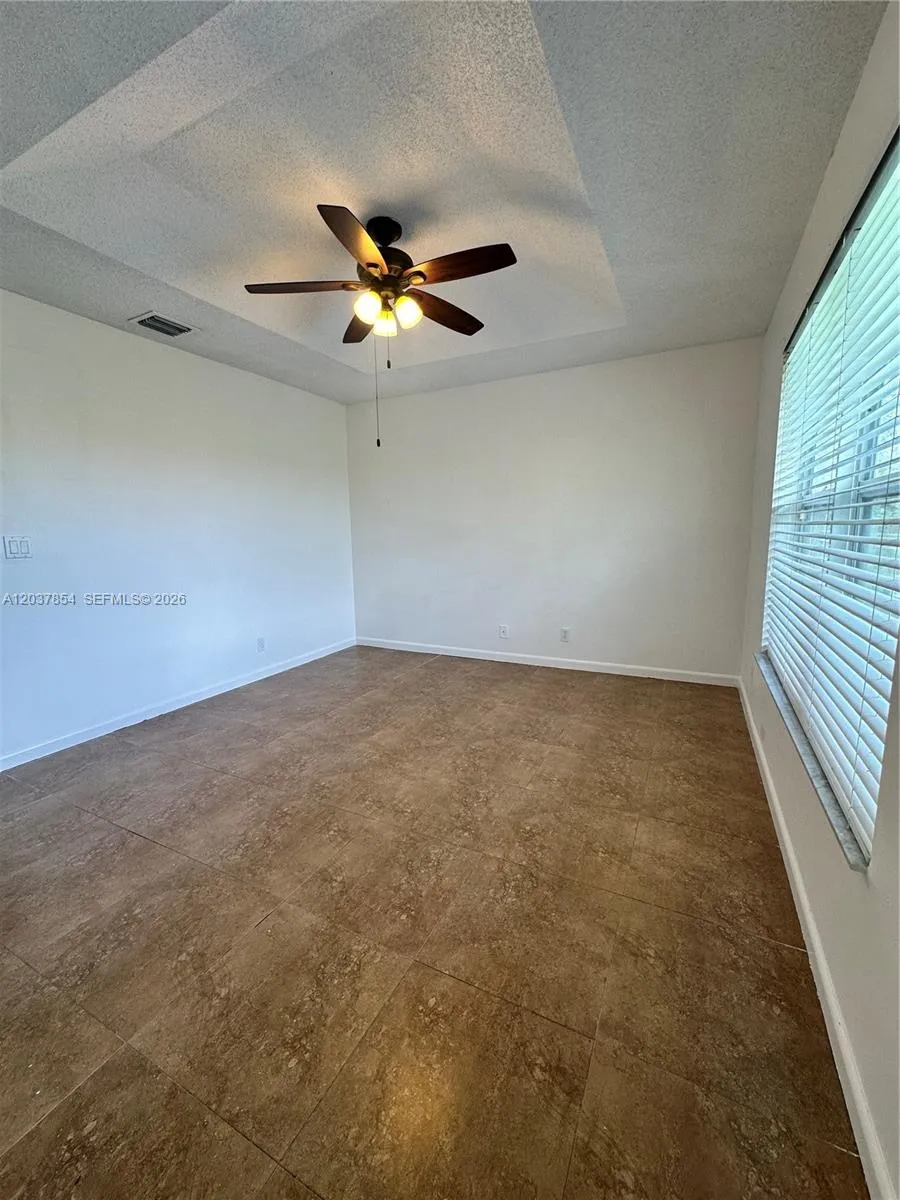 5541 NW 90th Ter Sunrise, FL 33351