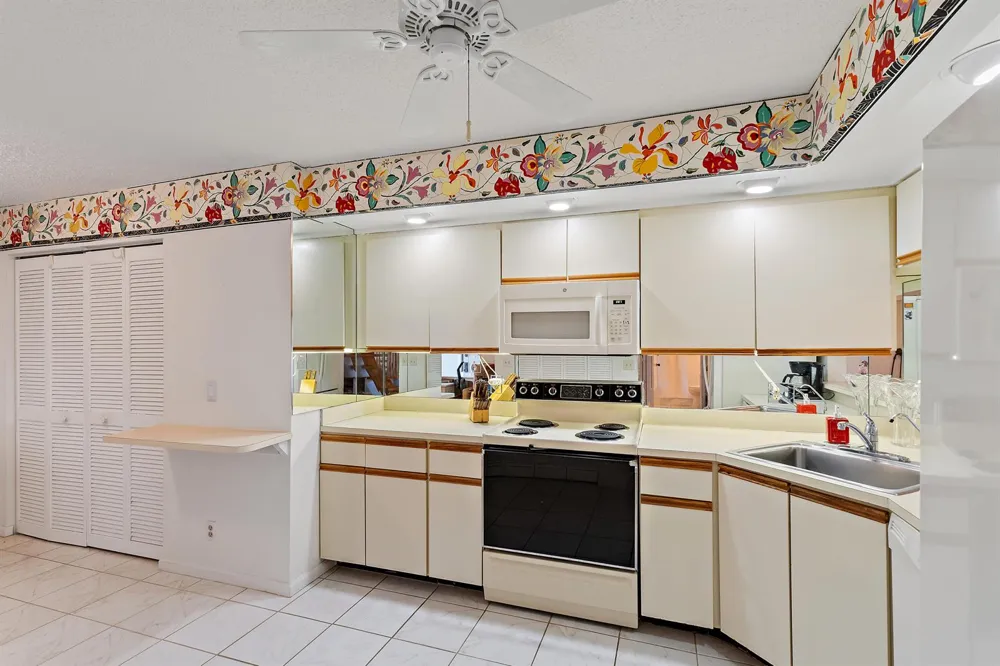 542 Bay Colony Drive #542 Juno Beach, FL 33408