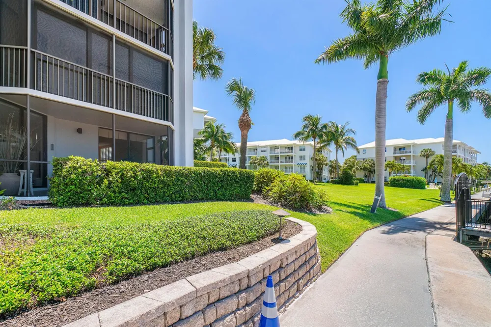 542 Bay Colony Drive #542 Juno Beach, FL 33408