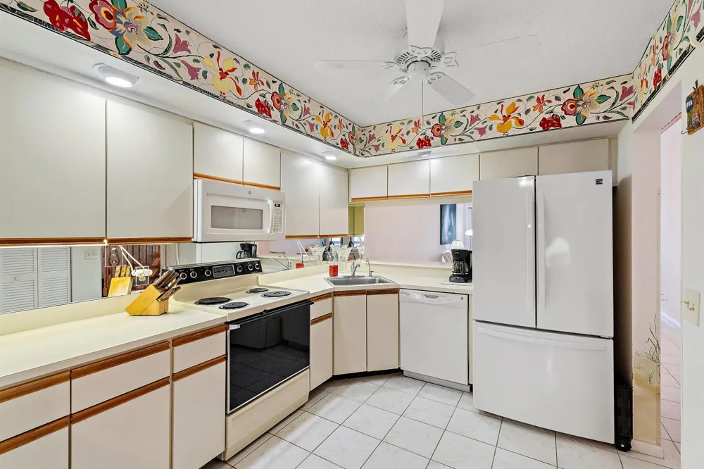 542 Bay Colony Drive #542 Juno Beach, FL 33408