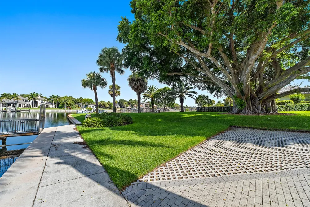 542 Bay Colony Drive #542 Juno Beach, FL 33408