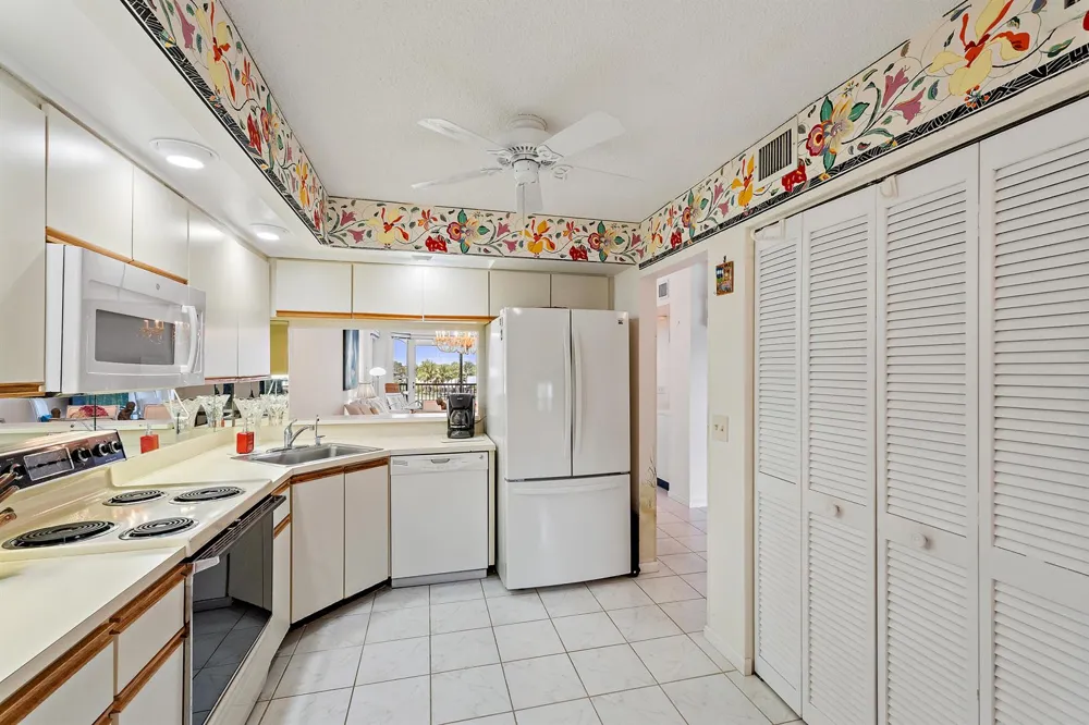 542 Bay Colony Drive #542 Juno Beach, FL 33408