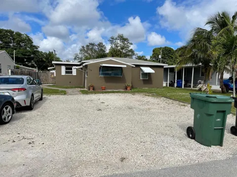 319 SW 15TH STREET
