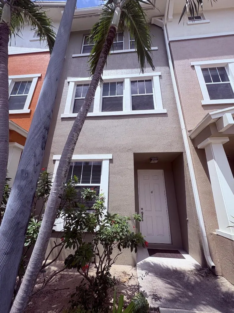 1740 San Benito Way #4 West Palm Beach, FL 33401