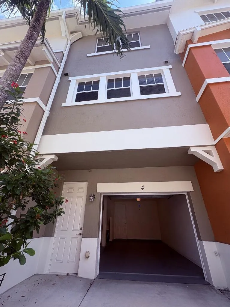 1740 San Benito Way #4 West Palm Beach, FL 33401
