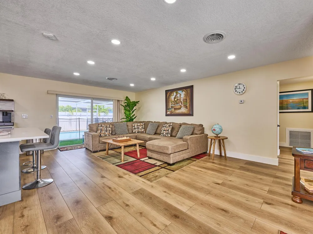 19615 NW 14th Avenue Miami, FL 33169