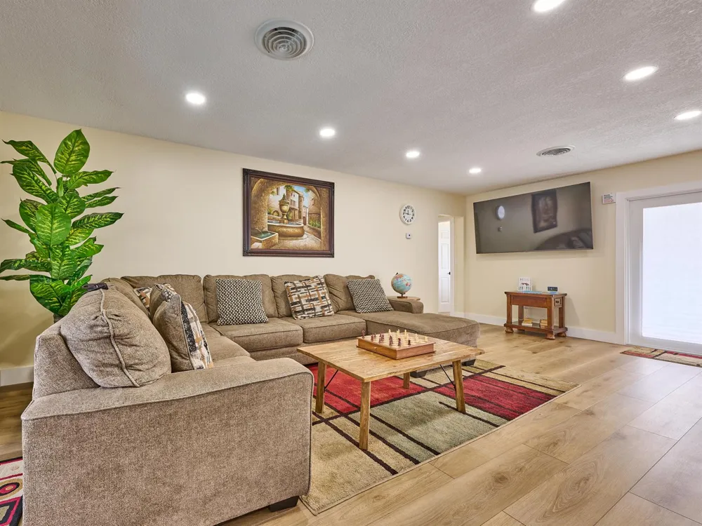 19615 NW 14th Avenue Miami, FL 33169