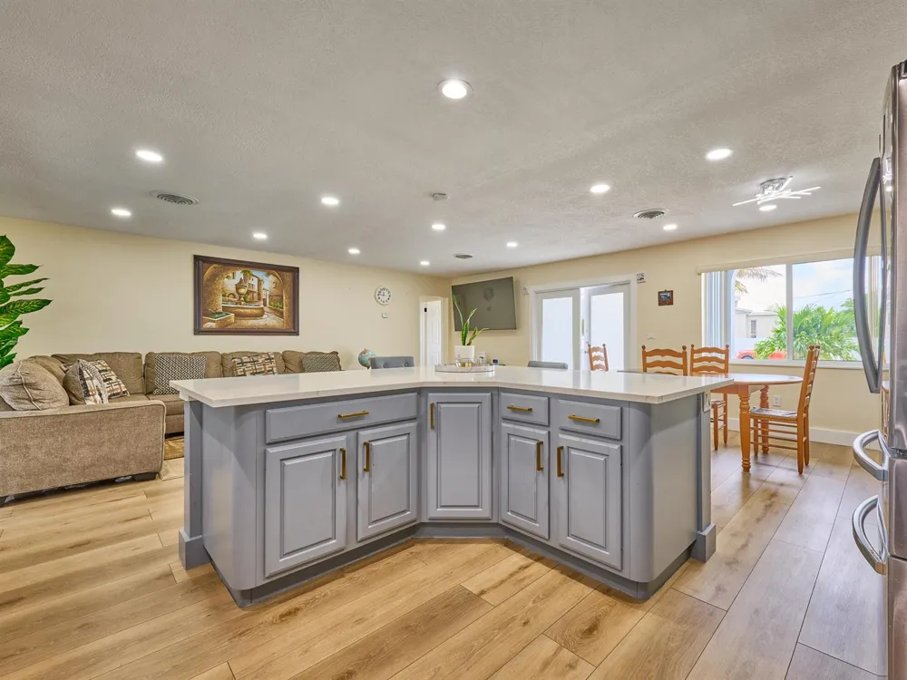 19615 NW 14th Avenue Miami, FL 33169