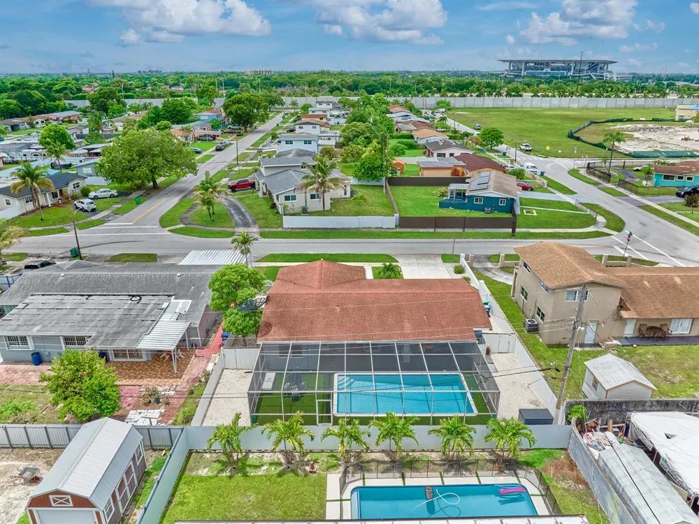 19615 NW 14th Avenue Miami, FL 33169
