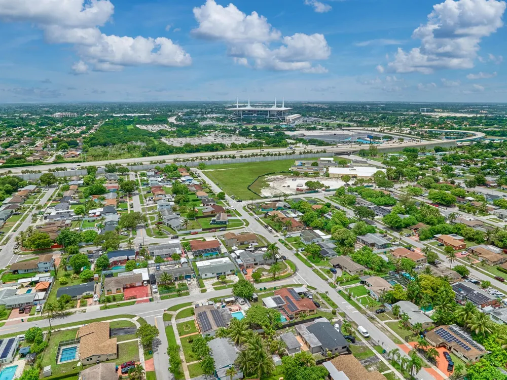 19615 NW 14th Avenue Miami, FL 33169