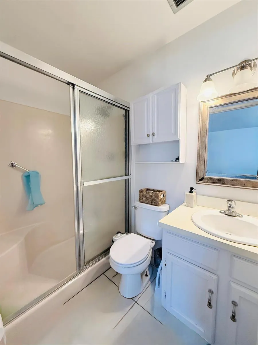 40 WOODLAND DRIVE #105 Vero Beach, FL 32962