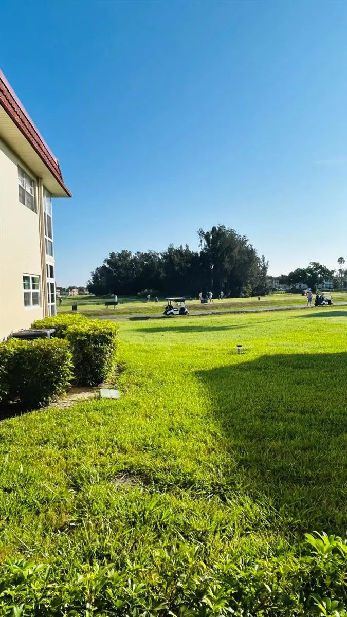 40 WOODLAND DRIVE #105 Vero Beach, FL 32962