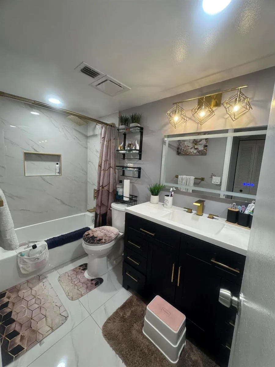 6575 W OAKLAND PARK BOULEVARD #402 Lauderhill, FL 33313