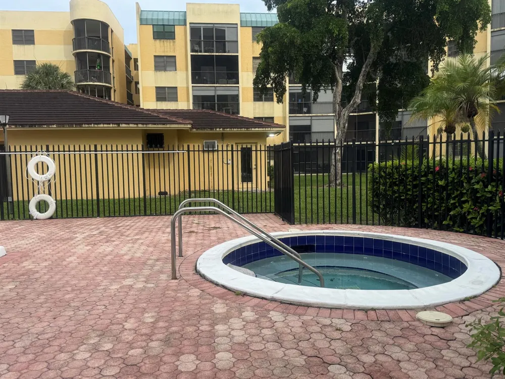 6575 W OAKLAND PARK BOULEVARD #402 Lauderhill, FL 33313
