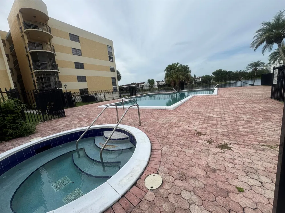 6575 W OAKLAND PARK BOULEVARD #402 Lauderhill, FL 33313