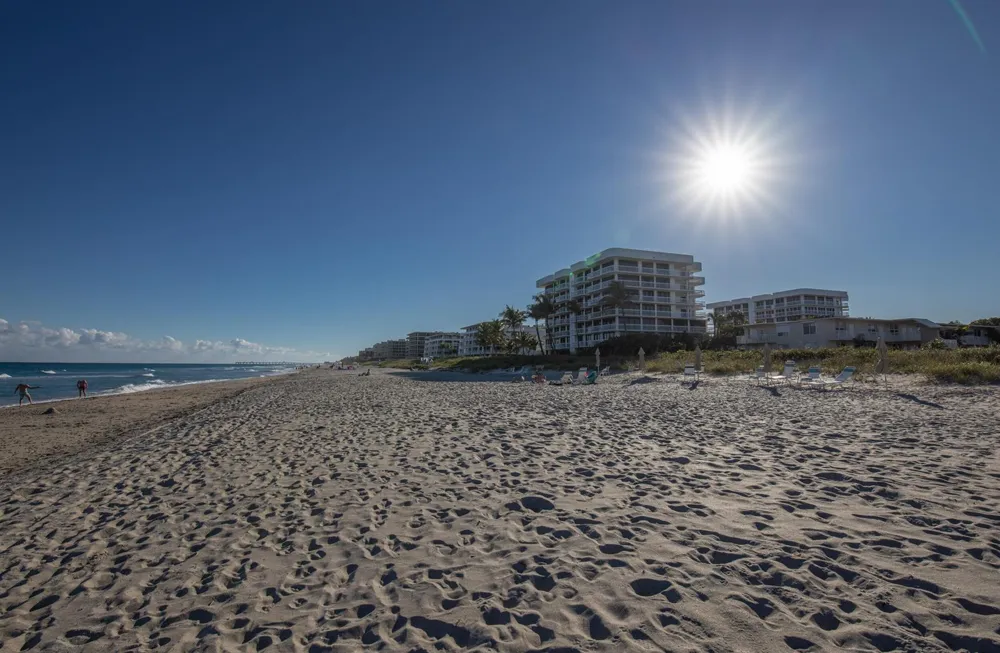 2565 S OCEAN BOULEVARD #1040 Palm Beach, FL 33480
