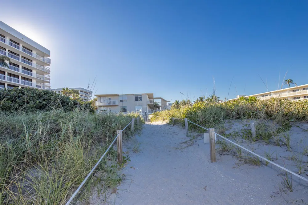 2565 S OCEAN BOULEVARD #1040 Palm Beach, FL 33480