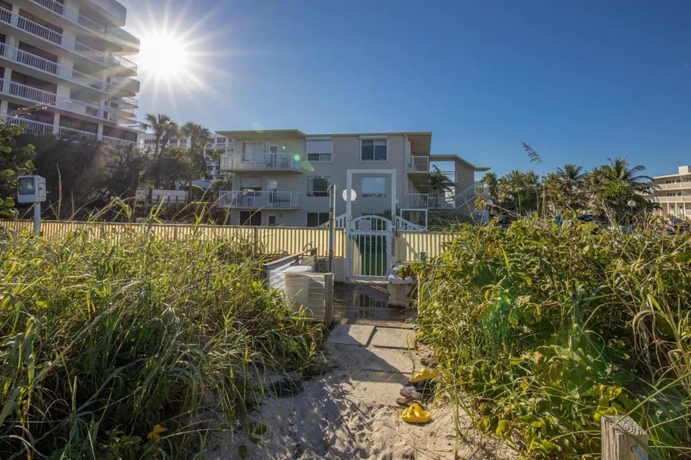 2565 S OCEAN BOULEVARD #1040 Palm Beach, FL 33480