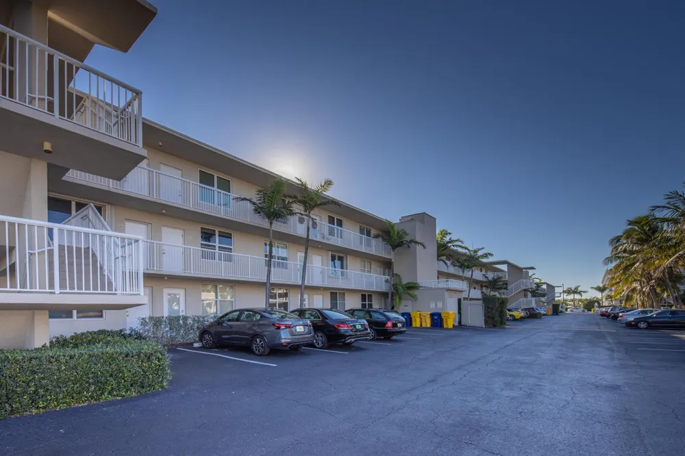 2565 S OCEAN BOULEVARD #1040 Palm Beach, FL 33480