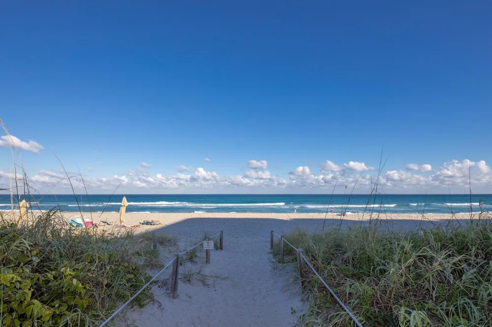 2565 S OCEAN BOULEVARD #1040 Palm Beach, FL 33480