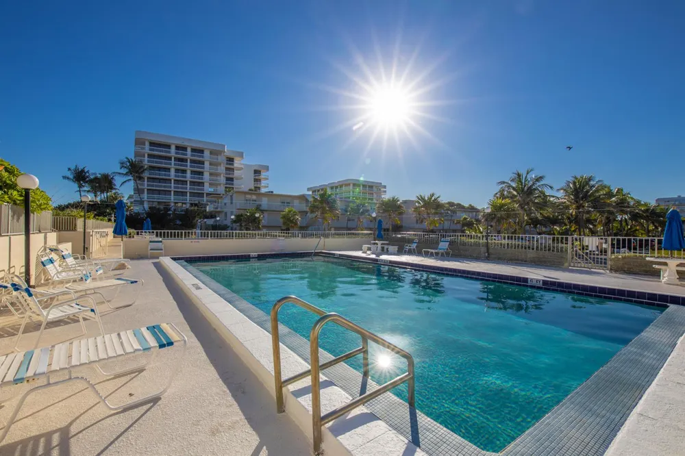2565 S OCEAN BOULEVARD #1040 Palm Beach, FL 33480