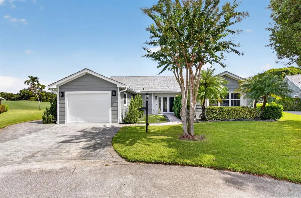 11 HOLLY Boynton Beach, FL 33436