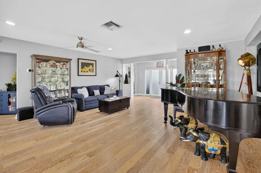 11 HOLLY Boynton Beach, FL 33436