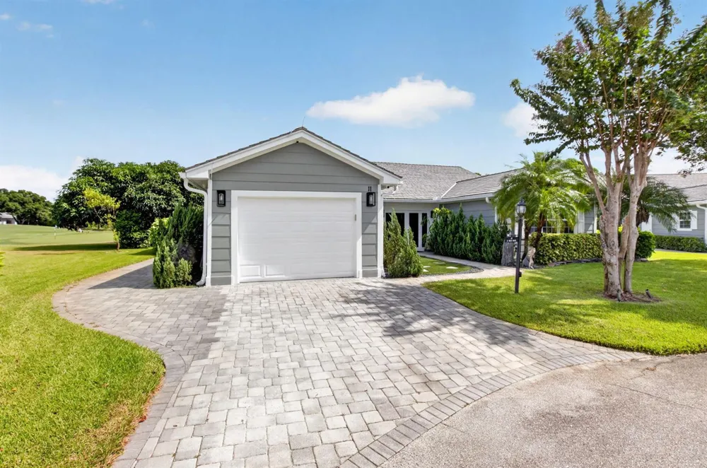 11 HOLLY Boynton Beach, FL 33436