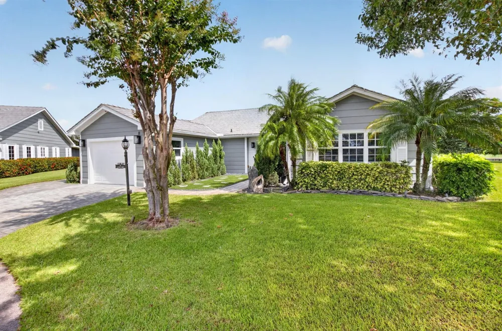 11 HOLLY Boynton Beach, FL 33436