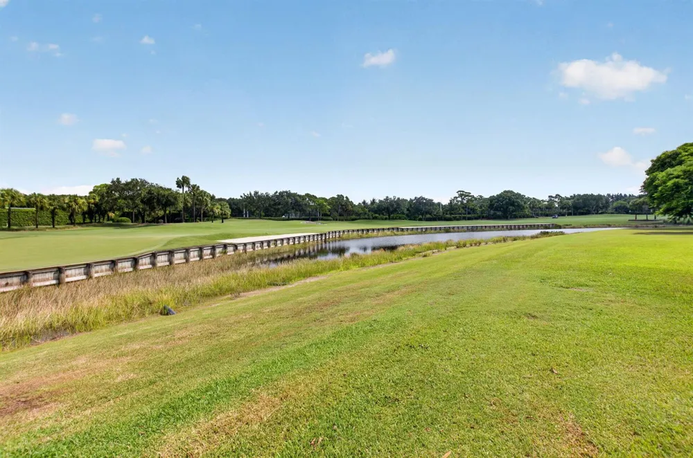 11 HOLLY Boynton Beach, FL 33436
