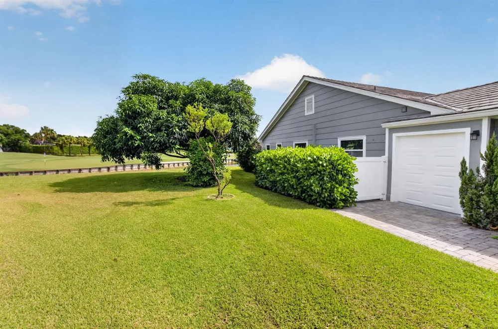 11 HOLLY Boynton Beach, FL 33436