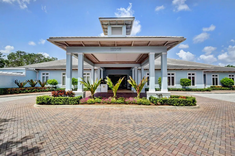 11 HOLLY Boynton Beach, FL 33436