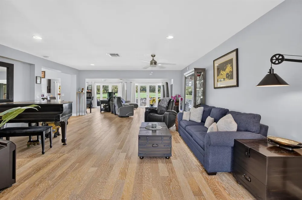 11 HOLLY Boynton Beach, FL 33436