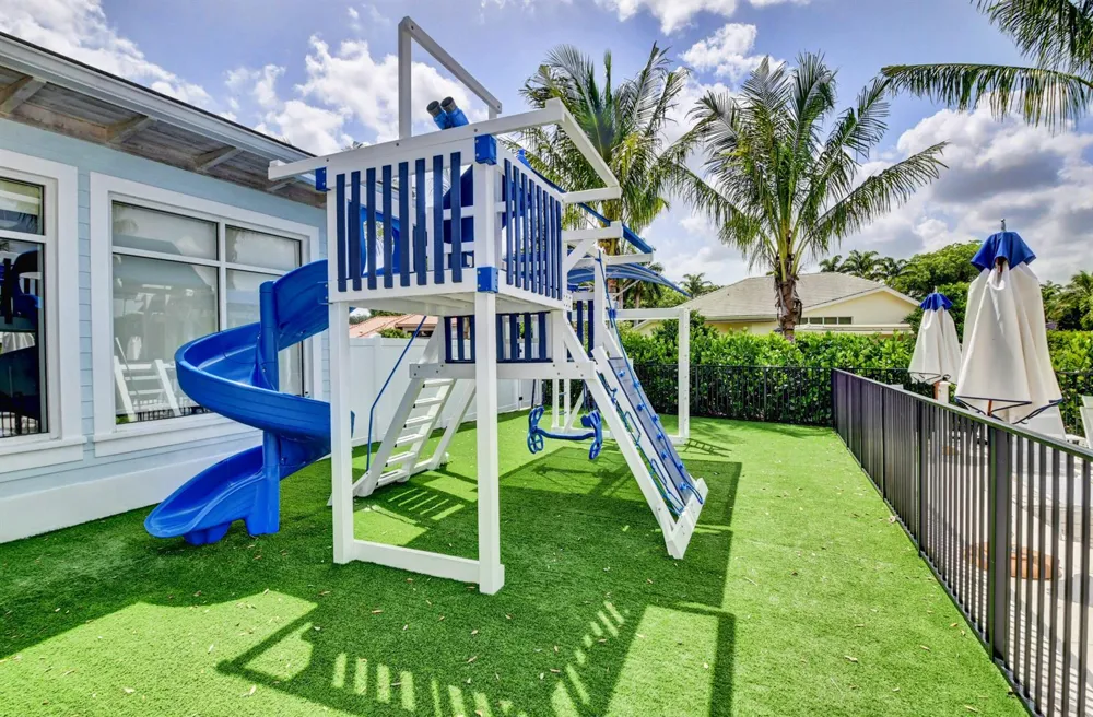 11 HOLLY Boynton Beach, FL 33436