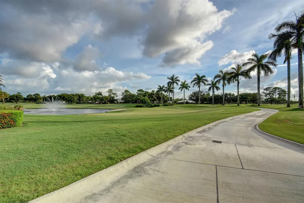 11 HOLLY Boynton Beach, FL 33436
