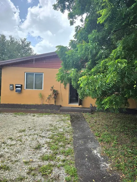 305 SW 14TH STREET #1