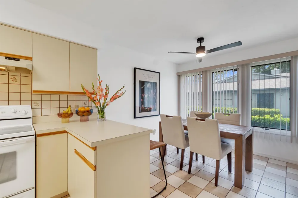 646 CENTRE SW #102 Vero Beach, FL 32962
