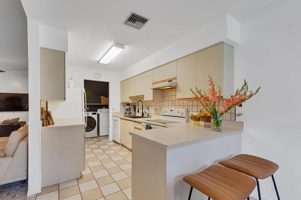 646 CENTRE SW #102 Vero Beach, FL 32962