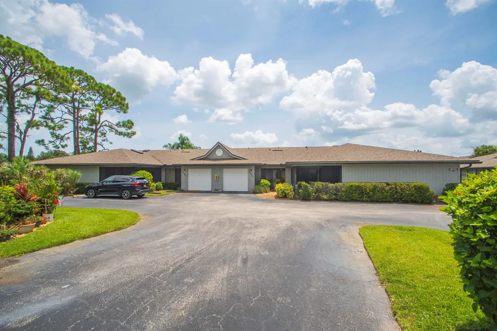 646 CENTRE SW #102 Vero Beach, FL 32962