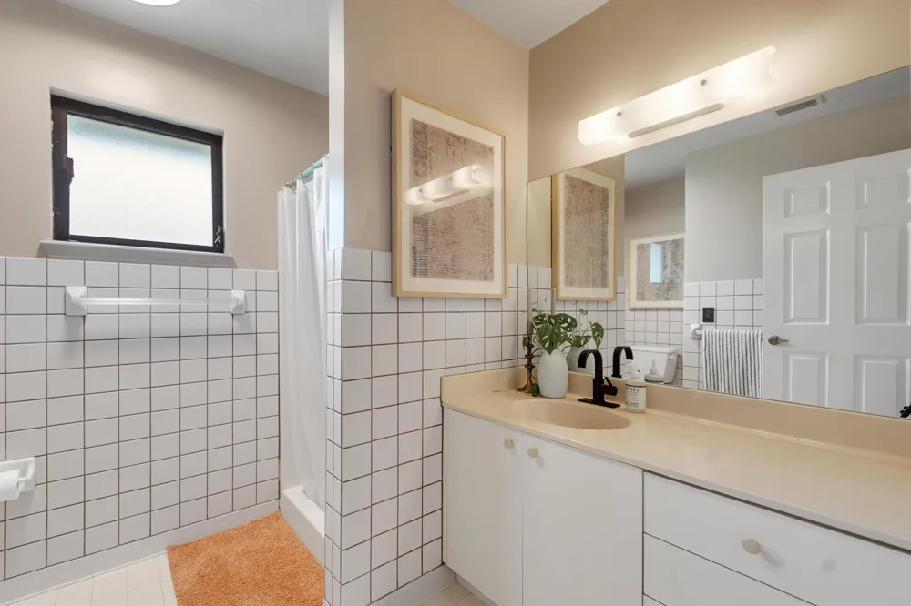 646 CENTRE SW #102 Vero Beach, FL 32962