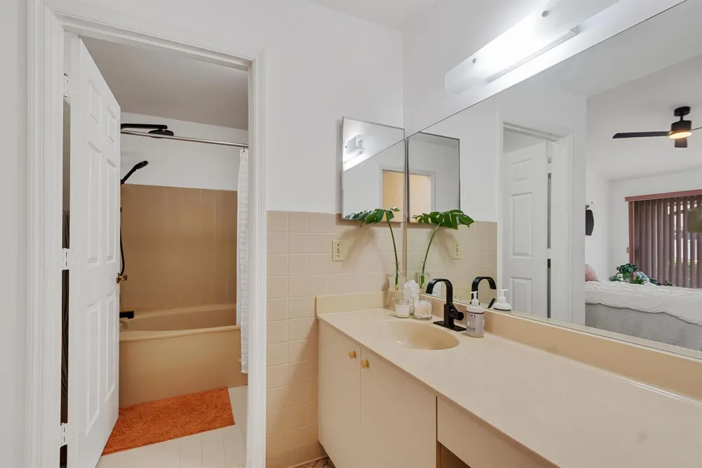 646 CENTRE SW #102 Vero Beach, FL 32962
